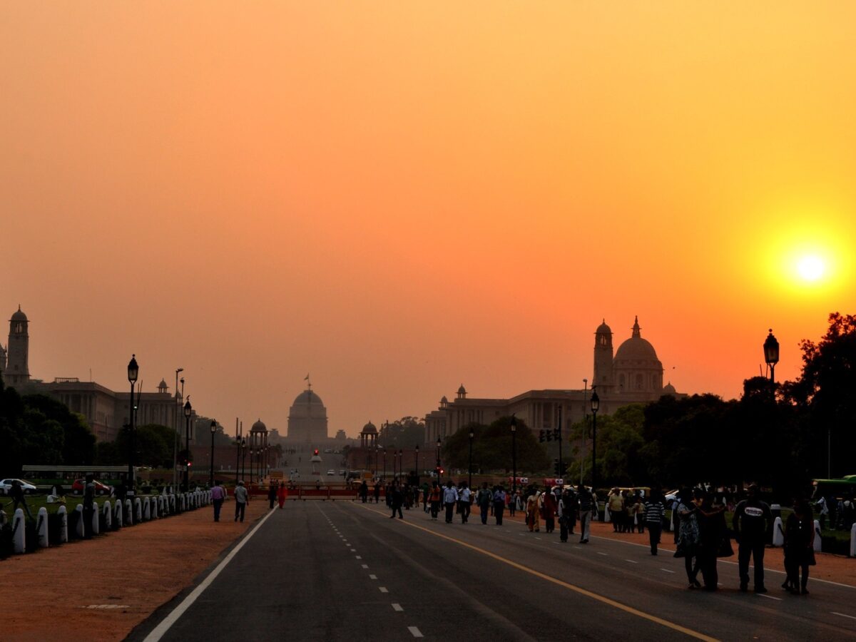 दिल्ली में 24 घंटे में बढ़ी गर्मी, ठंडी की हो गई टाटा bye-bye, खिलेगा दिनभर तेज धूप- IMD