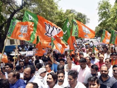 दिल्ली शराब घोटाले को लेकर केजरीवाल सरकार के खिलाफ BJP ने किया विरोध प्रदर्शन, बोला CM अरविंद केजरीवाल इस्तीफ़ा दे…. 