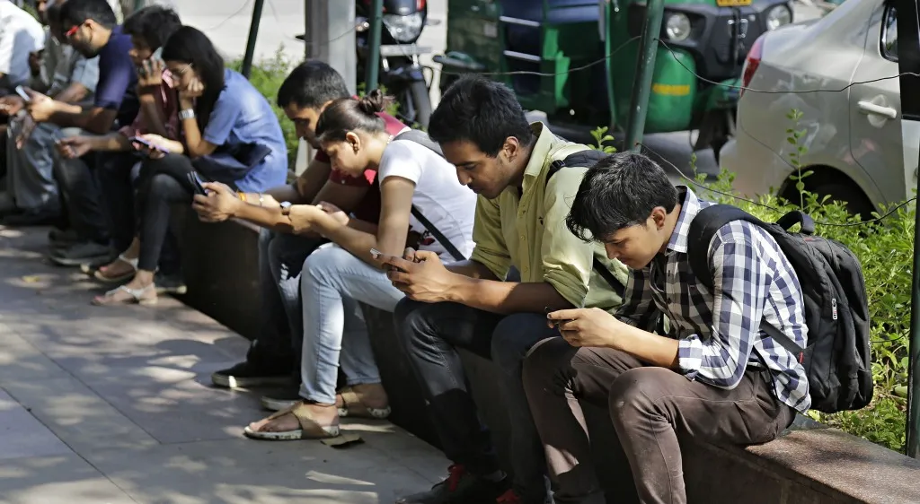 8 Changes Announced From 1St September For Everyone. Mobile Number To Bank, Helmet All Affected 2 Mobile User India 8 Changes Announced From 1St September For Everyone. Mobile Number To Bank, Helmet All Affected