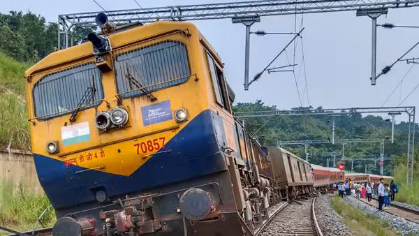 Train Derail Another Train Accident In India. Shalimar Express Derails: No Casualties Reported.