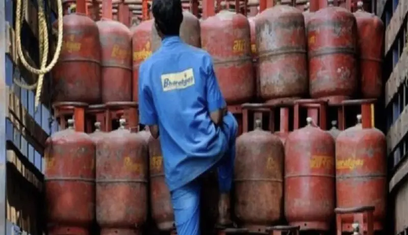 Lpg Prices Drop Ahead Of 2025 Budget: Commercial Cylinder Rates Reduced By ₹7; Domestic Prices Remain Unchanged As Of February 1.