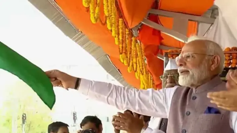 Gujarat To Maharashtra Express All Aboard For Fun With Pm 103 New Railway Station Going To Open For Public. New Superfast Express Train From Bandra To Bikaner Also Started.