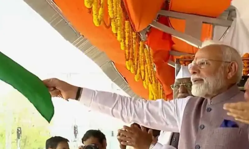 Gujarat To Maharashtra Express All Aboard For Fun With Pm 103 New Railway Station Going To Open For Public. New Superfast Express Train From Bandra To Bikaner Also Started.