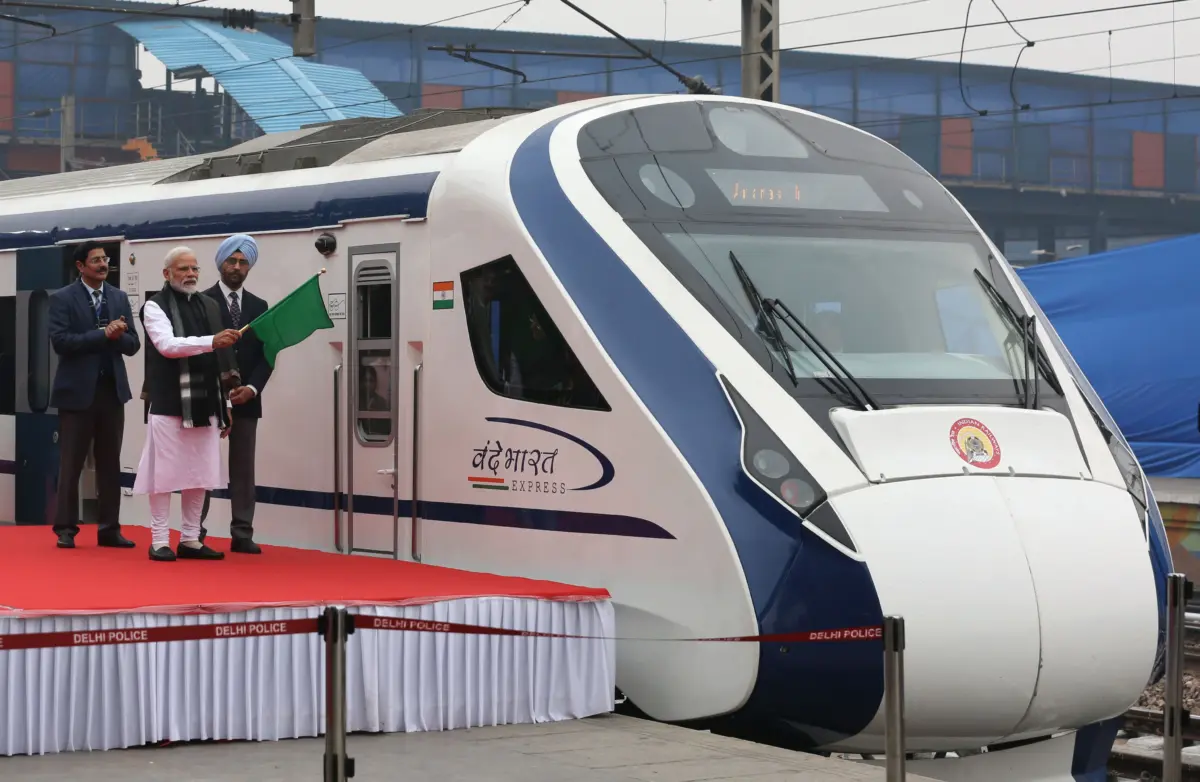 Vande 1350 Km Travel In 10 Hours. New Vande Bharat Express Ready To Connect Up To Mumbai.