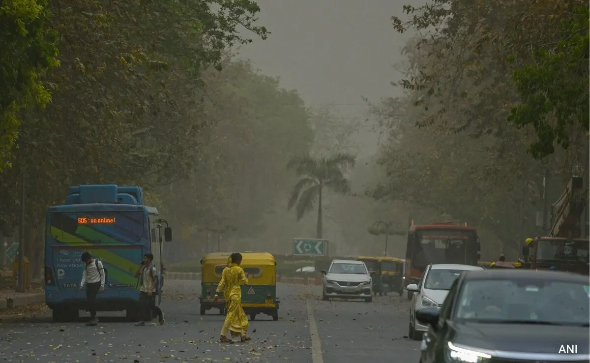 Delhi Storm Imd Alerted For Heavy Rain. Storm And Bad Weather Caused 2 Dozen Deaths.