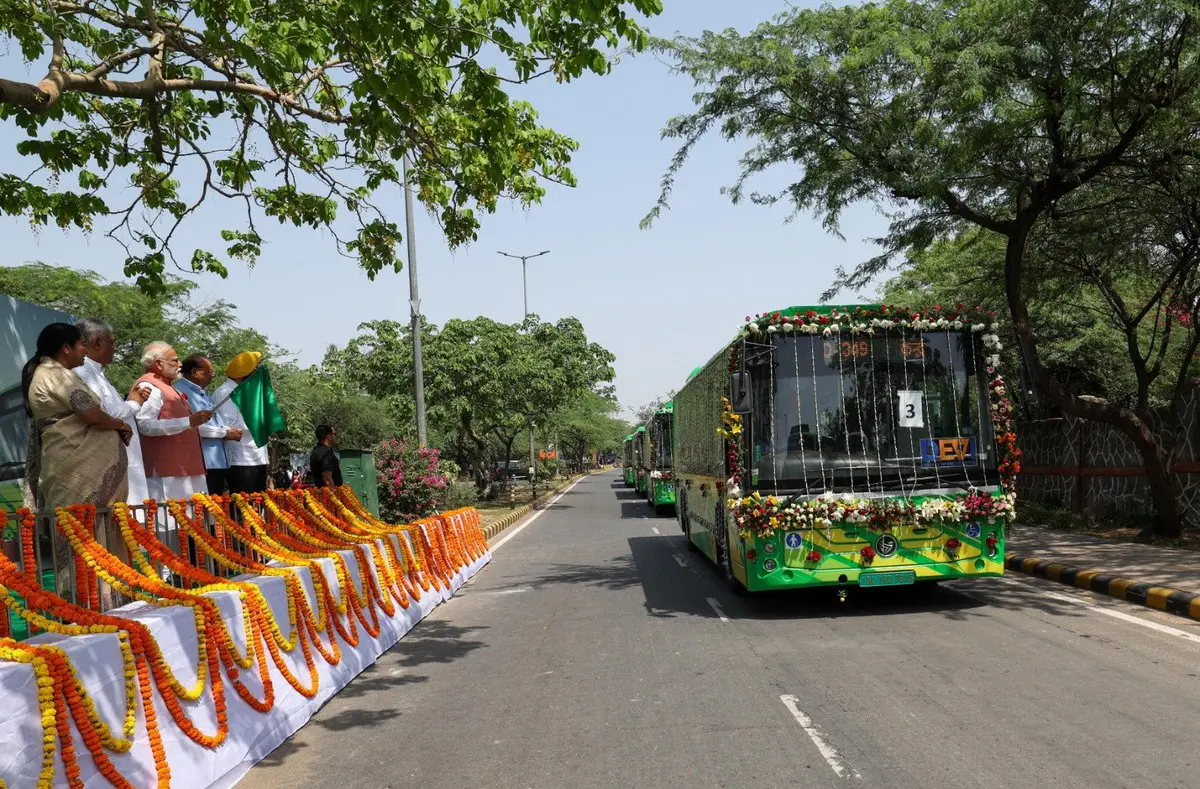 Pm Modi Flags Off 200 Electric Buses And Launches Aravali Green Mission Drive Pm Modi Flags Off 200 Electric Buses In Delhi And Launches Aravali Green Mission Drive.