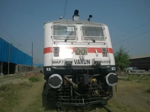 Railway Engine Failure Eggs Load Caused Railway Engine Failure. Delhi Route Remain Blocked With Several Hours.