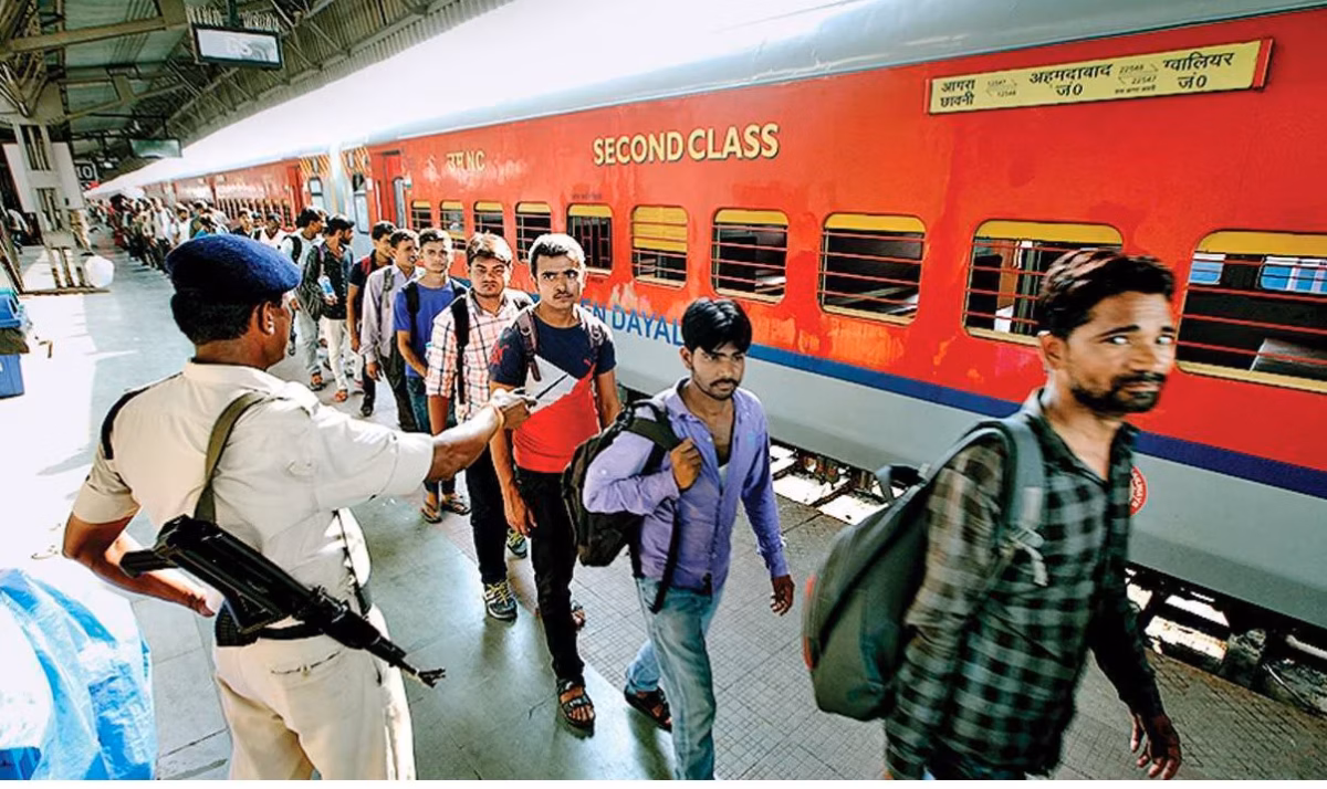 India Boarding Limit New Railway Rule Indian Railways To Enforce Baggage Weight Limits Across Passenger Classes. Check Before Boarding Now.
