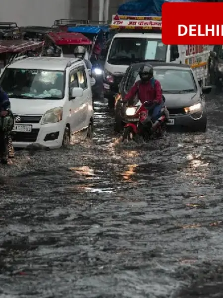 Delhi Weather Red Alert: Heavy Rain and Gusty Winds at 60 kmph Hit Capital, Flights Affected