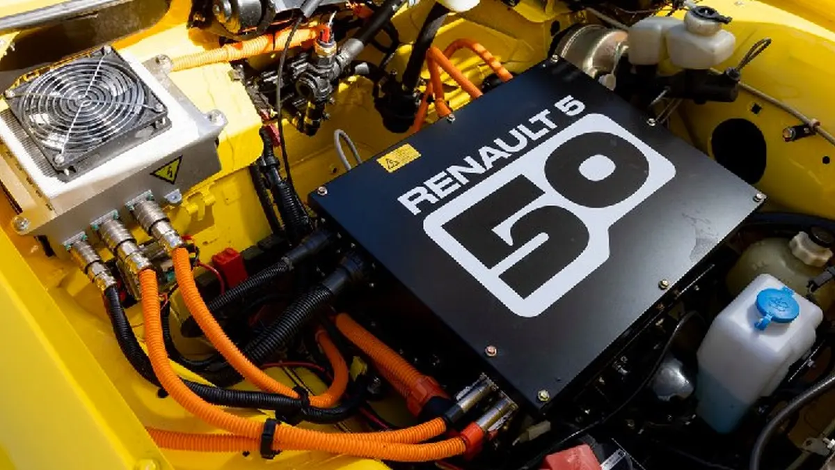 Report 1768738139 Delhi Trials Ev Retrofitting: Carmakers Wary, Retrofitters Eager